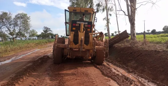  Os serviços estão sendo executados pela equipe da 5ª Residência Regional do DER (Foto: Assessoria parlamentar)