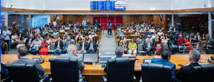 Assembleia homenageia personalidades que lutam pela democratização da terra