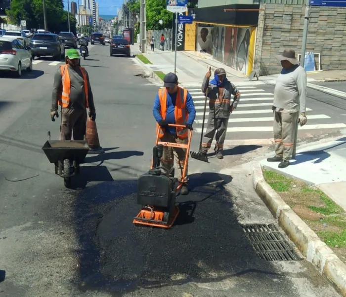 Seinfra segue com a operação tapa-buraco e executa a ação em 30 bairros da Capital
