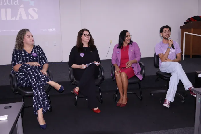 Secretária Chayla Felix (à esq) disse que Tenda Lilás é instrumento de acesso à informação e garantia de direitos - Crédito da foto: Ana Alice DAmaceno