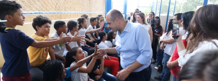 Governo de Minas inaugura quadra poliesportiva em escola estadual de Uberaba