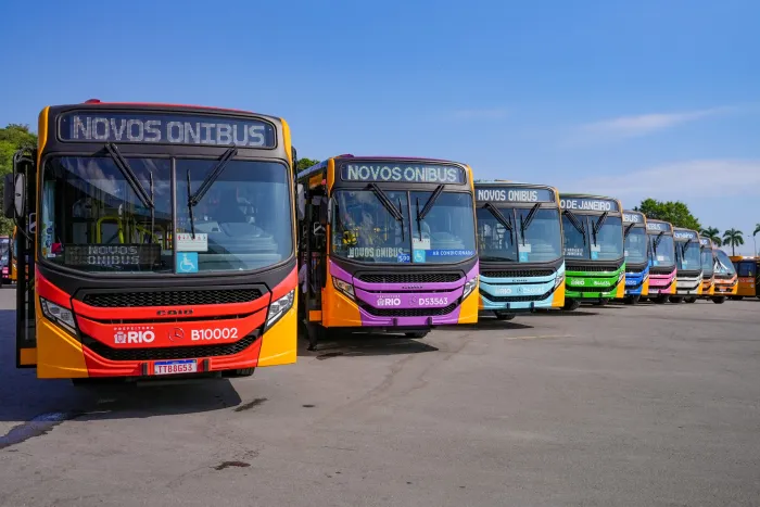 Prefeitura apresenta 102 novos ônibus e amplia modernização da frota da cidade