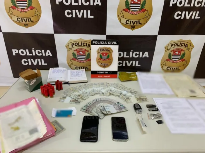 As investigações prosseguem para identificar outros possíveis envolvidos no esquema