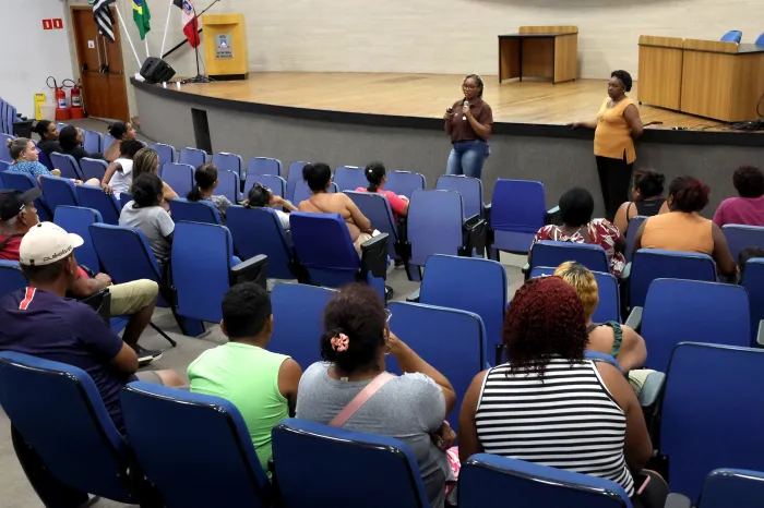 Sehab orienta famílias sobre processo de seleção dos conjuntos Esmeralda I e III