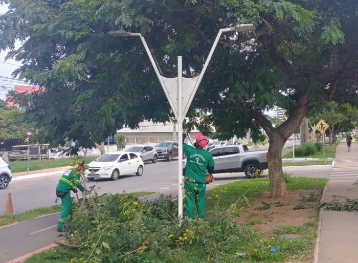 Prefeitura intensifica manutenção de praças e espaços públicos em Vitória da Conquista