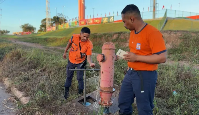 Atividade preventiva instrui agentes sobre recarga rápida de viaturas e avalia condições da rede de água - Crédito da foto: Divulgação