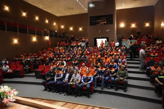 Participantes receberam orientações técnicas voltadas à prevenção e ao combate a incêndios em vegetação, além de diretrizes para atuação integrada entre os municípios