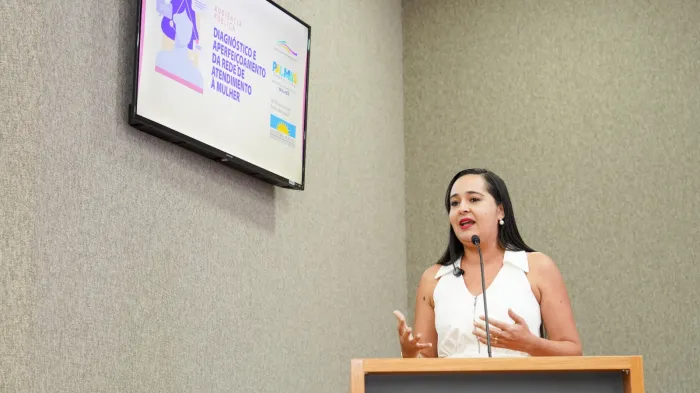 Representante da Sedes, Marlucy Albuquerque detalhou a rede de assistência social às mulheres durante audiênciaData da publicação:Crédito da foto: Marcelo de Deus/MPTO