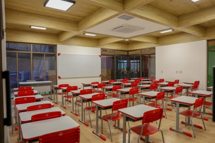 Recém inaugurada Escola Municipal Nair Ribeiro de Almeida, em São Sebastião.