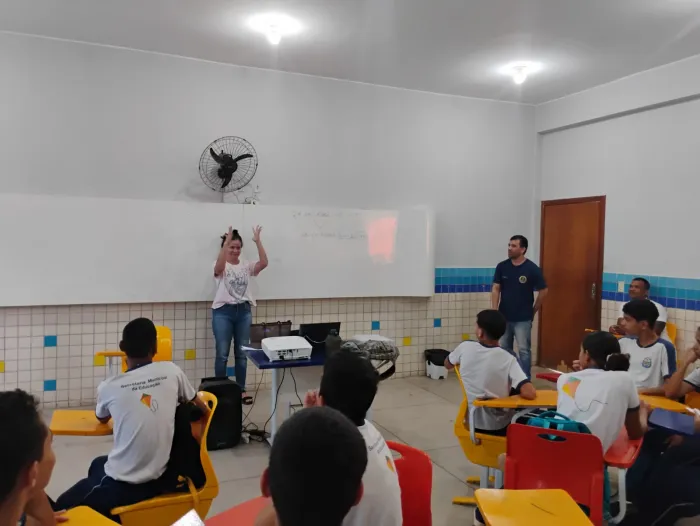 No encontro, os professores interagiram diretamente com os estudantes, respondendo às perguntas e compartilhando vivências - Crédito da foto: Divulgação