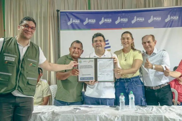 Rafael Fonteles visita obras, autoriza pavimentação, reforma de estádio e construção de praça em Matias Olímpio