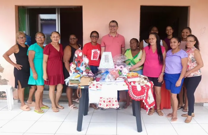 Carlos Lula fortalece projeto que gera renda para mulheres na Vila Embratel