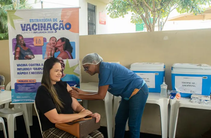 SES aplica mais de 1.600 doses de vacina em shoppings da capital