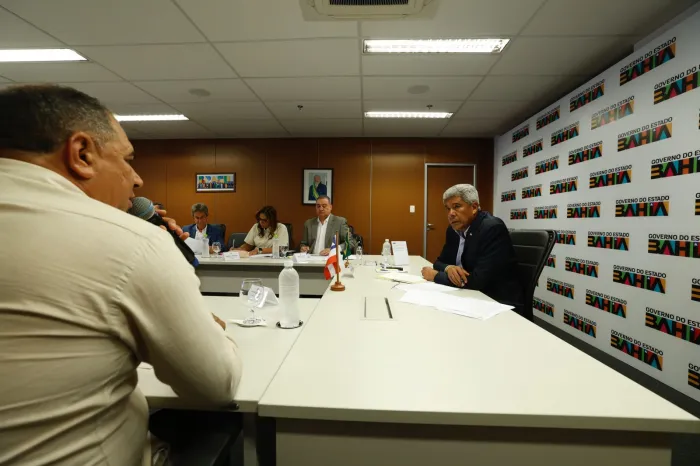 Governo entrega ambulância, veículo administrativo e equipamentos para fortalecer a saúde em Canudos