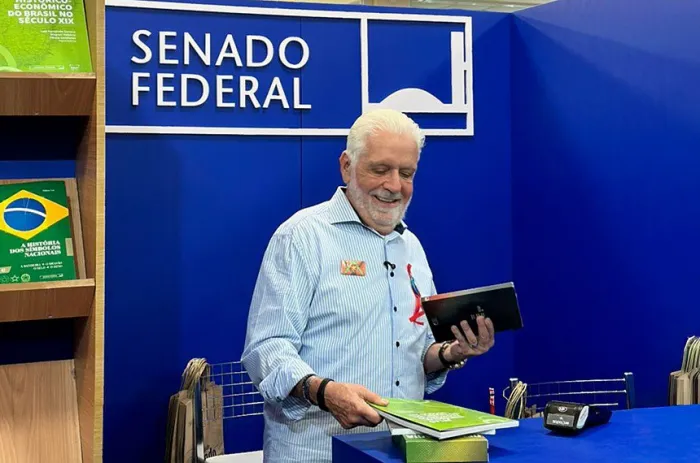 Livraria do Senado vende quase 10 mil livros na Bienal da Bahia