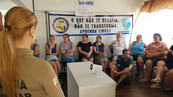 Governo do Estado segue divulgando o Programa “SC em Libras” para ampliar o acesso de pessoas surdas aos serviços públicos
