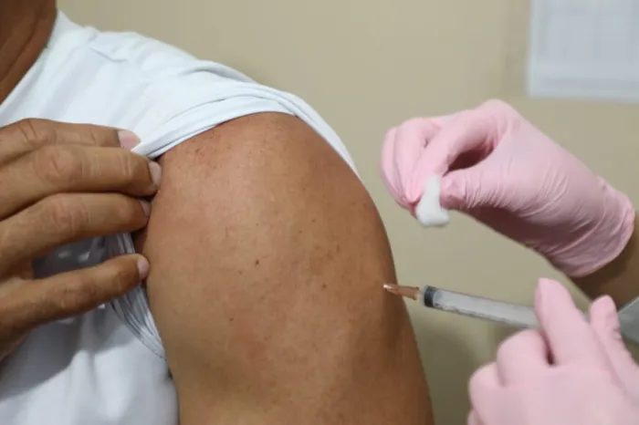 A imunização é fundamental para reduzir a circulação do vírus, principalmente no período de maior incidência da doença