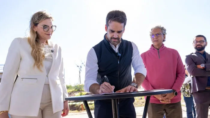 Eduardo Leite formaliza início de obra em loteamento de Eldorado do Sul que terá 464 casas definitivas