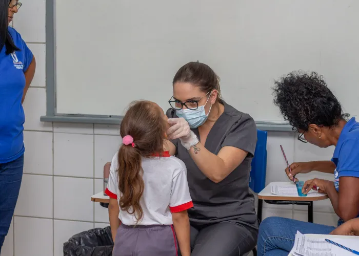 Programa Saúde na Escola leva atendimento e prevenção para estudantes da rede municipal em Lauro de Freitas