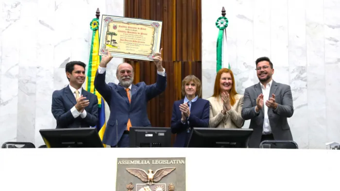Assembleia concede Cidadania Benemérita a José Álvaro da Silva Carneiro por atuação na gestão hospitalar, saúde infantil e causas sociais