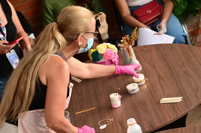 Secretaria Municipal de Políticas para Mulheres inicia primeira turma do curso de velas aromáticas terapêuticas