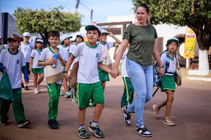 Prefeitura de Sinop leva mais de 1,4 mil alunos da rede para vivenciarem aprendizado sobre agronegócio