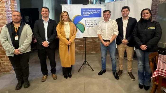 Comitiva do Estado e representantes locais em encontro pelo desenvolvimento -Foto: Emerson Corrales/Ascom Sedec