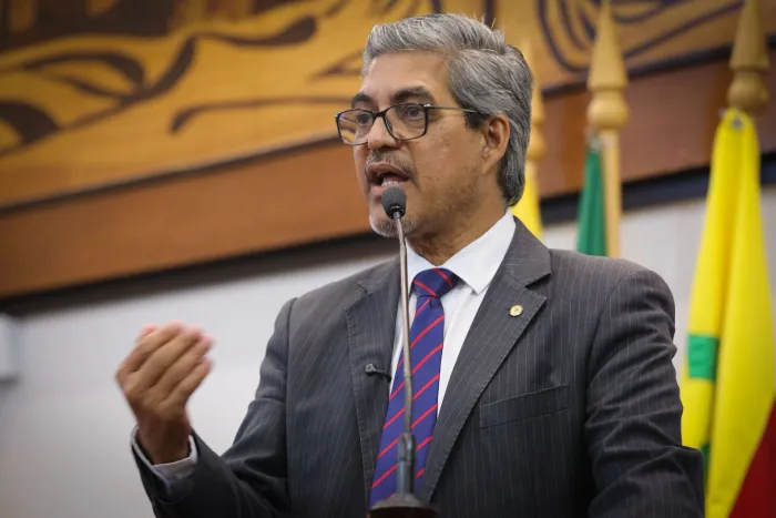 Edvaldo Magalhães denuncia precariedade em escolas rurais e cobra providências do Estado