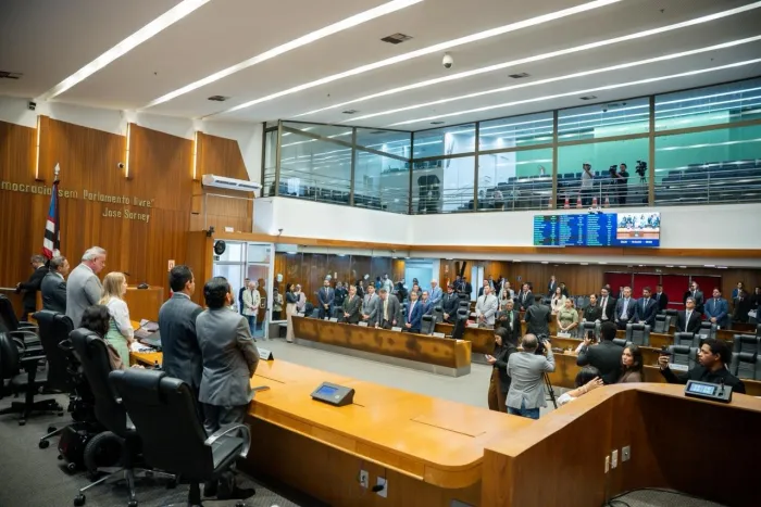 Alema faz minuto de silêncio pelo falecimento do prefeito de Vitorino Freire