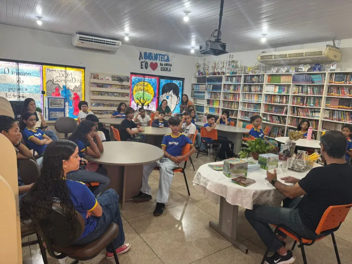 Bate-papo com escritor aconteceu na biblioteca da escola, que fica na Arse 91 - Crédito da foto: Divulgação