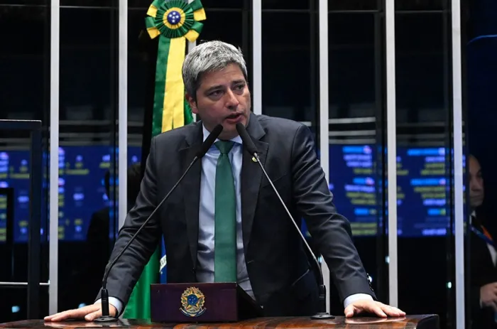 Permanência de Couto no governo do Rio é inconstitucional, para Portinho