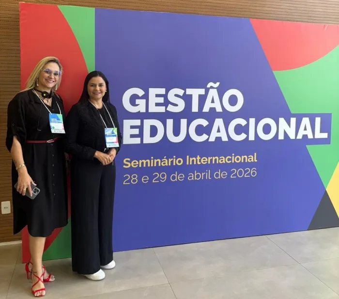 Secretária Anice Moura (à dir) e diretora Poliane Martins Ribeiro participam de seminário organizado pelo Ministério da Educação - Crédito da foto: Semed