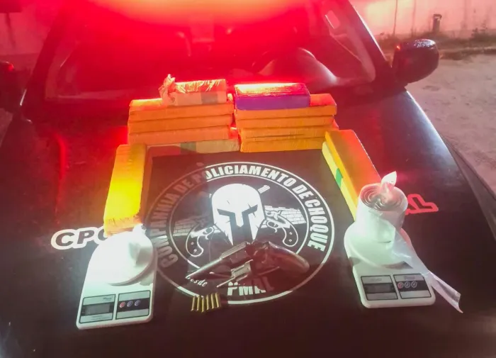 Choque prende suspeito com 13 kg de maconha e arma de fogo no Tabuleiro do Martins