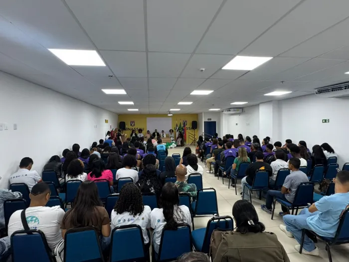 Feira de Direitos, Carreiras e Oportunidades para a Juventude reúne centenas de jovens em busca de qualificação