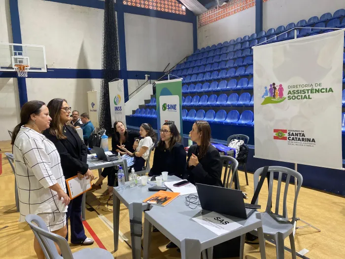 Assistência Social de SC participa do mutirão voltado a população em situação de rua em Balneário Camboriú