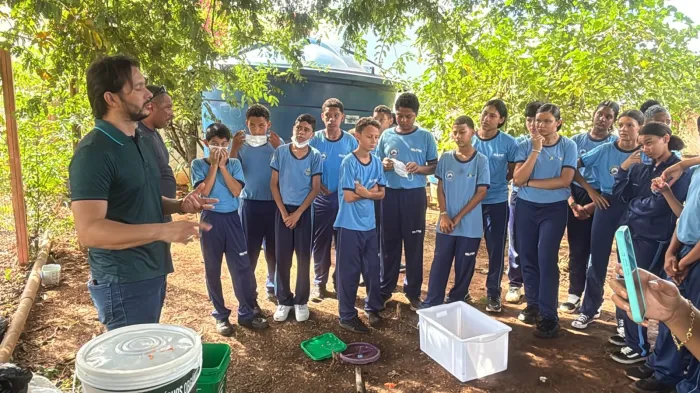 Alunos da ETI Eurídice Ferreira de Melo criam composteira para aproveitamento de resíduos orgânicos