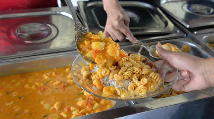 Programa Filé de Camarão fortalece cardápio diversificado na rede pública estadual de ensino