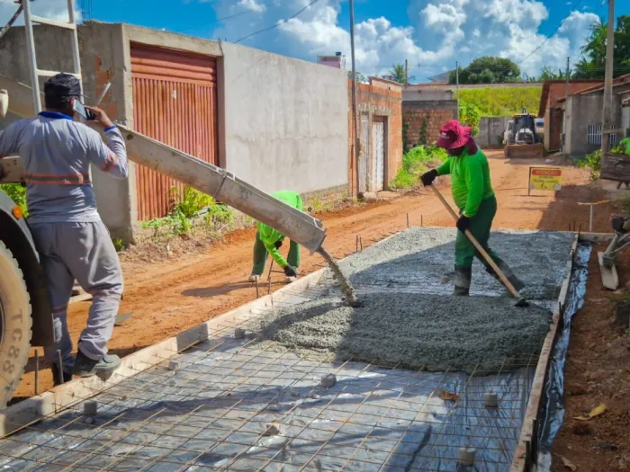 Obras: Rua Espírito Santo, no bairro Araguaia, recebe pavimentação em concreto