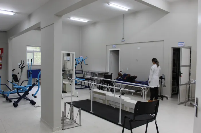 Centro de Reabilitação do Hospital Regional João Penido devolve autonomia e qualidade de vida a pacientes amputados 