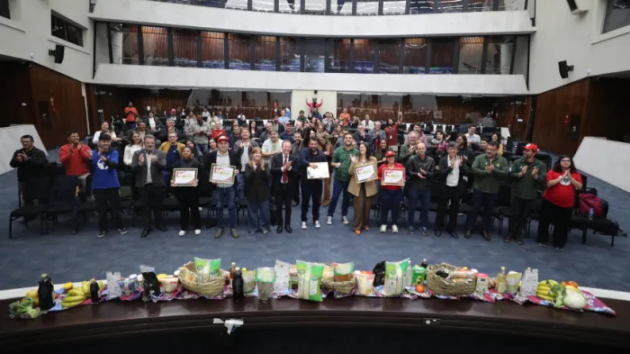 Assembleia Legislativa homenageia cooperativas da Agricultura Familiar e da Economia Solidária do Paraná