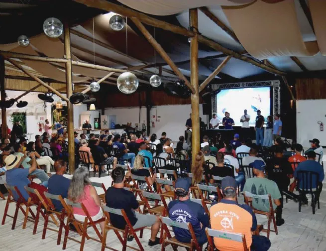 Mais de 200 profissionais do turismo náutico participam de oficina sobre observação de baleias em São Sebastião