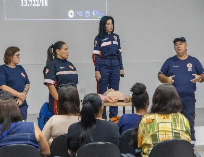 Merendeiras da rede municipal participam de formação em primeiros socorros em São Sebastião
