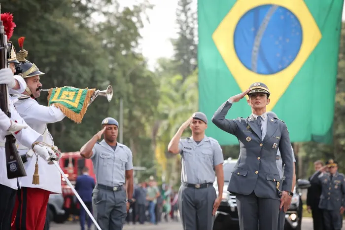 Coronel Glauce toma posse como primeira mulher no comando da Polícia Militar de SP em 200 anos de história