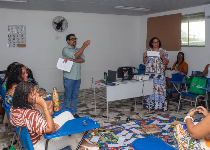 Valorização da cultura afro-brasileira é tema de formação para professores da rede municipal de Lauro de Freitas