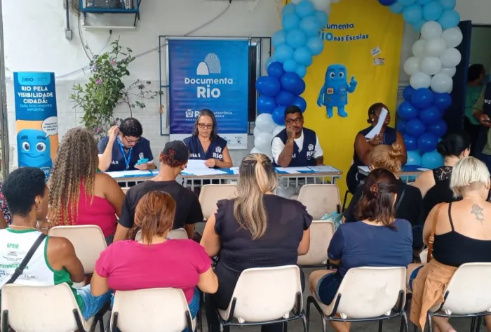 Alunos da Escola João de Camargo e seus familiares aproveitaram a ação para tirar certidões e carteiras de identidade. Foto: Divulgação