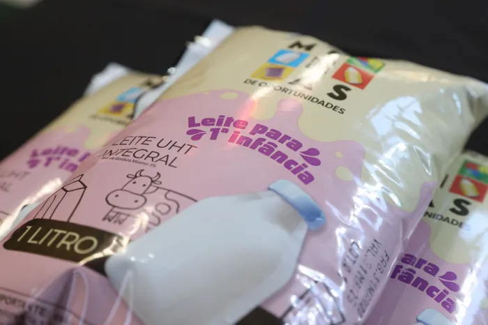 Leite para Primeira Infância completa um ano transformando a realidade de 50 mil famílias