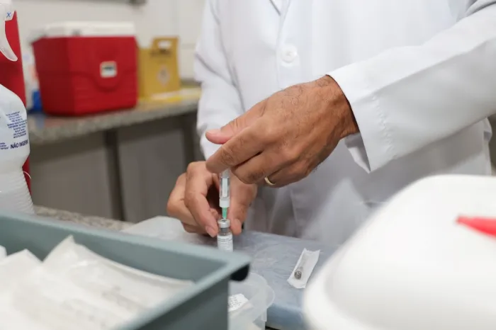 Prefeitura realiza drive-thru de vacinação contra chikungunya nesta sexta