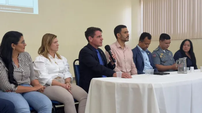 Reunião buscou diálogo e alternativas para enfrentar a questão de pessoas em situação de rua