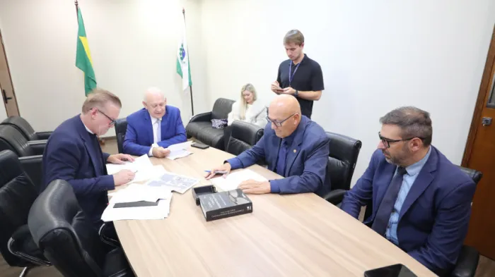 Projeto que cria o programa Universaliza Paraná, voltado à expansão do saneamento básico, avança na Assembleia Legislativa