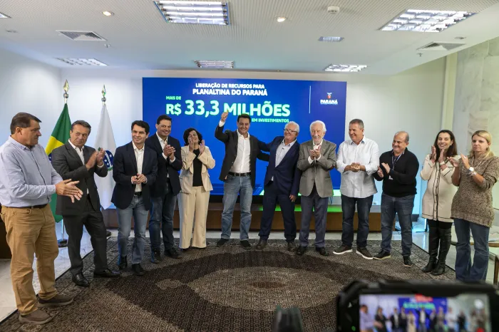 R$ 372 milhões: governador libera recursos para investimentos em mais 10 cidades